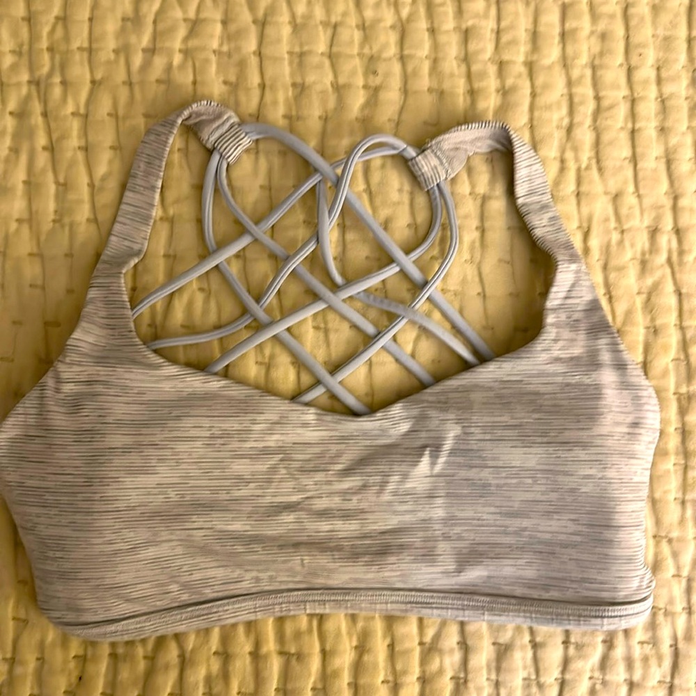 Lululemon sports bra size 6